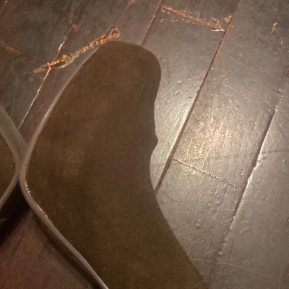 MyDeliciousShoes.com. Simmer-H Cocoa Lami suede heels - Picture 5 of 10